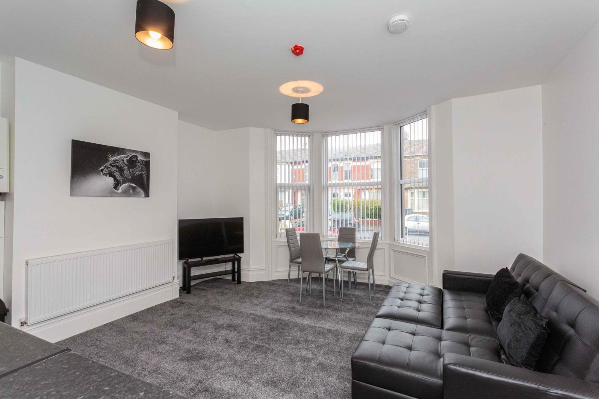Cherry Property - Berry Apartments Blackpool Room photo